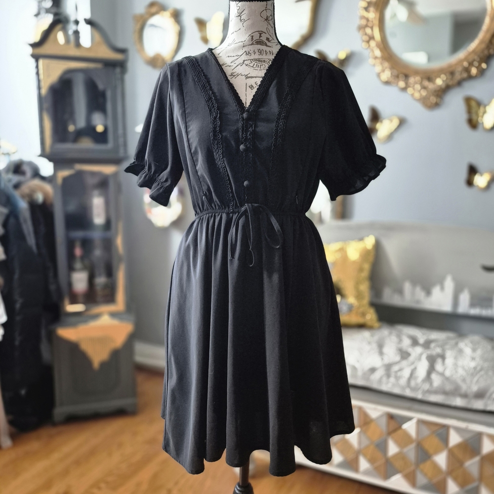 Whimsigoth 50s Style Black V-Neck Tie-Waist Mini Dress Medium